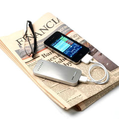 Powertraveller Powermonkey Discovery + apple mtail